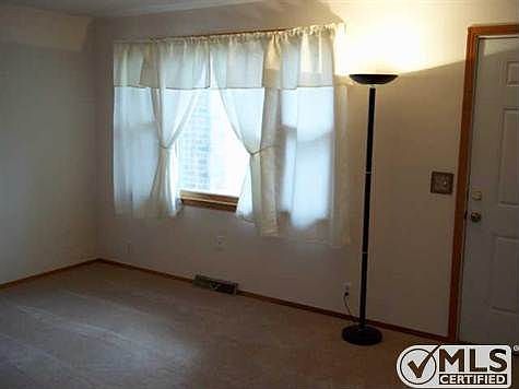 5th image of 419 Lealand Ln