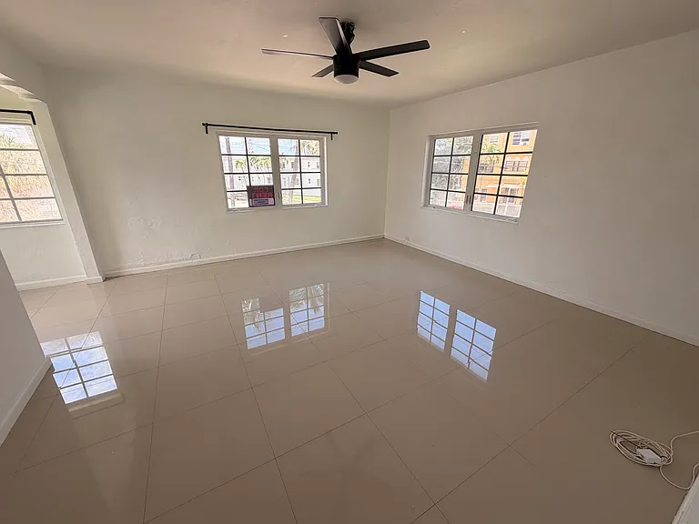 7124 Bay Dr #7 — Photo 5