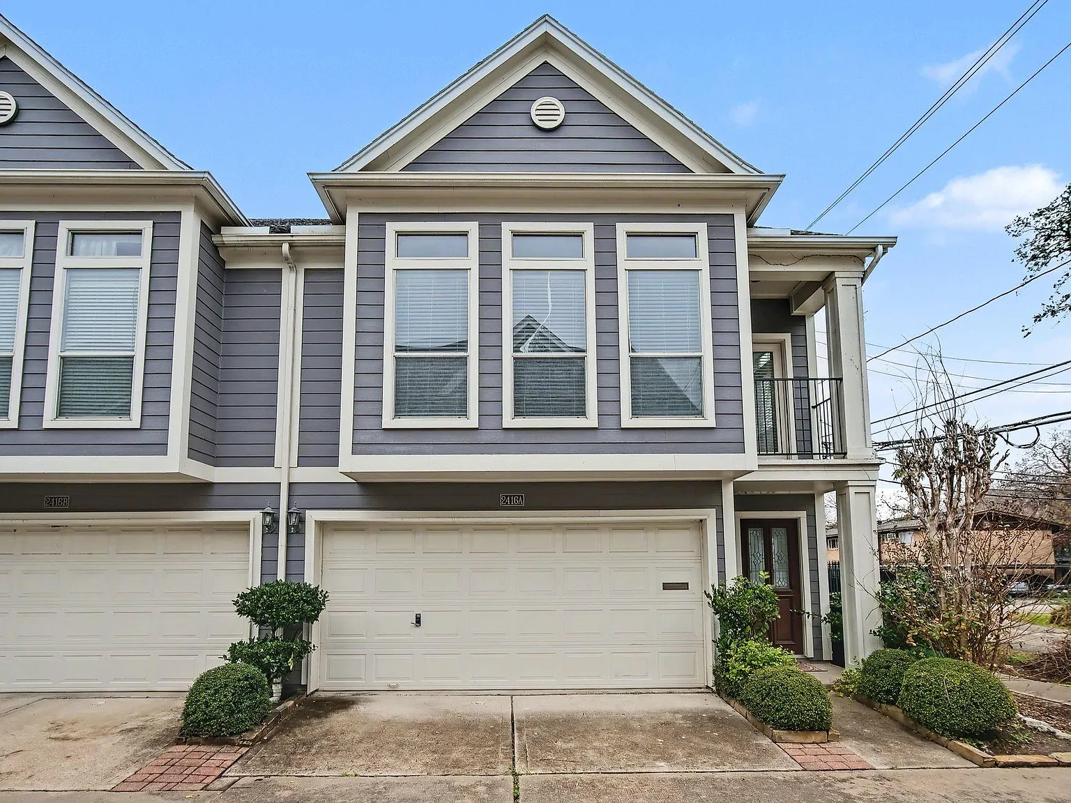 2 bed, 2.5 bath, 2026 sqft, $2,400 — Photo 2