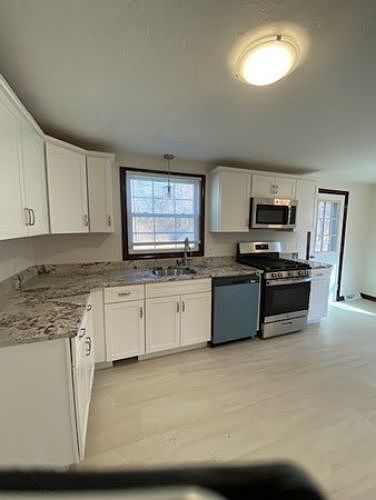 1st image of 17 Harriet Dr #17