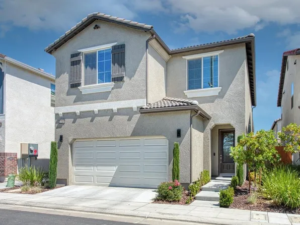 1394 E Via Dorata Way, Fresno, CA 93730