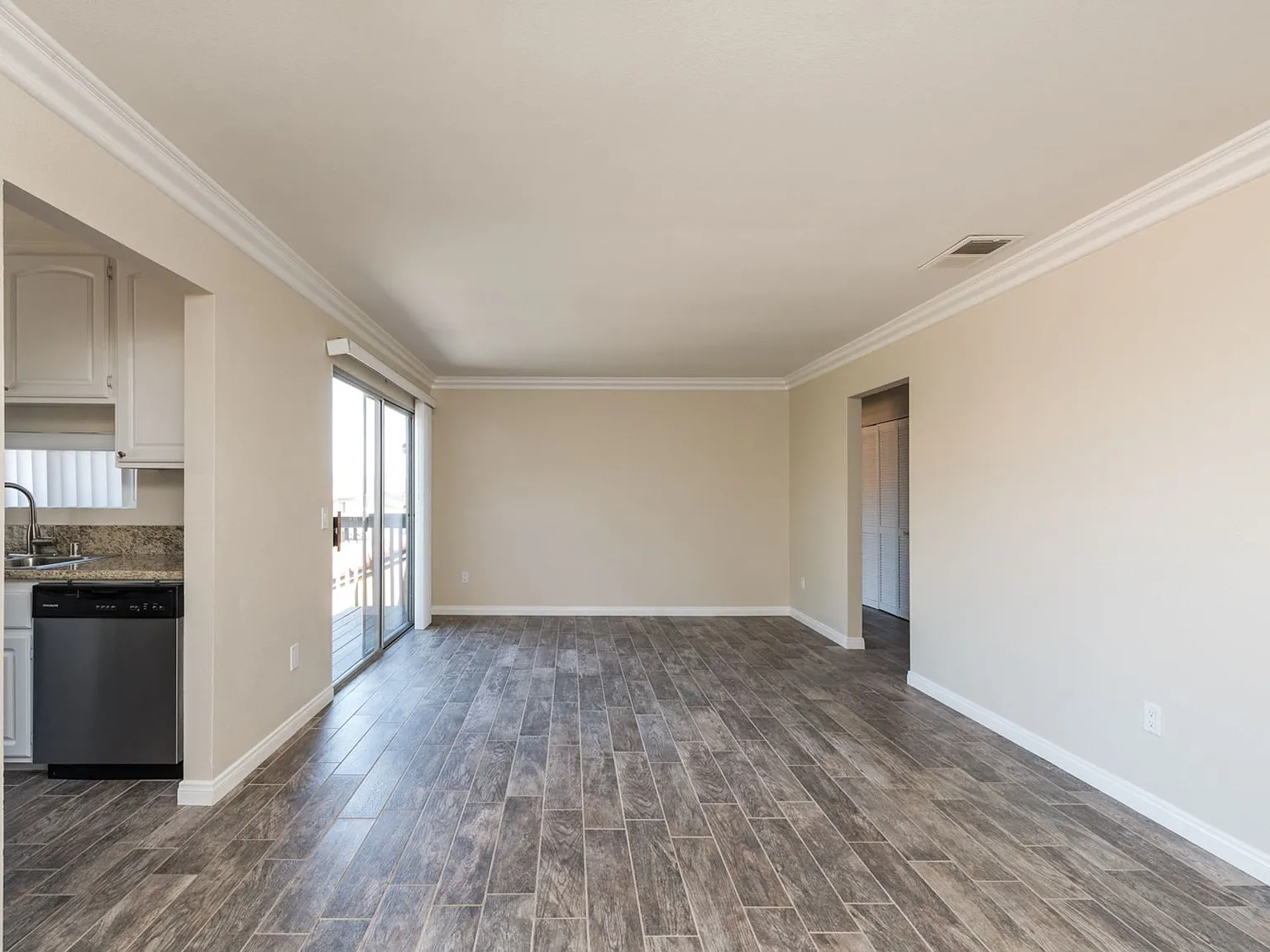 Viewpoint Luxury Apartments — Photo 2
