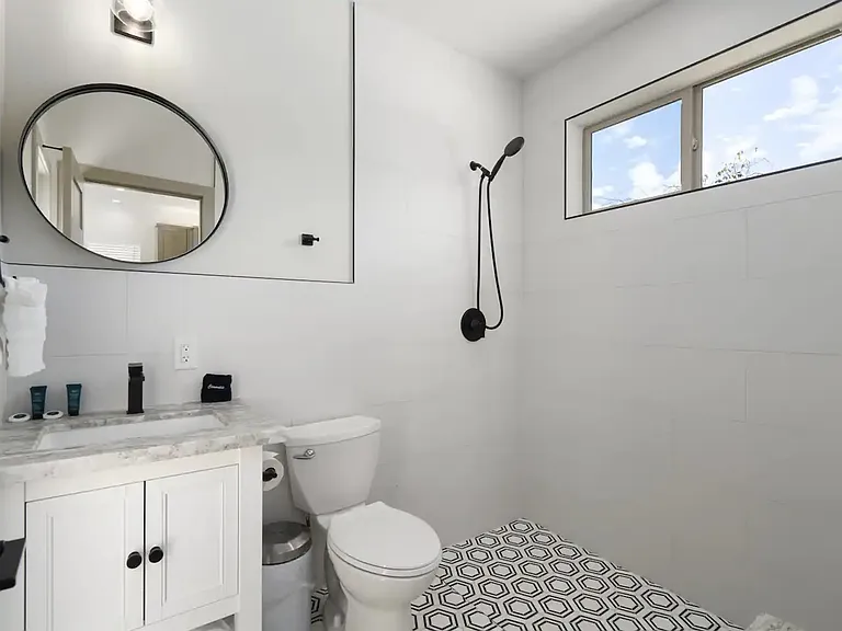 Casita bathroom 2 of 3.5.