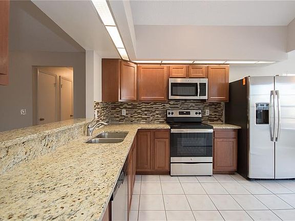 4th image of 122 Honeywood Dr