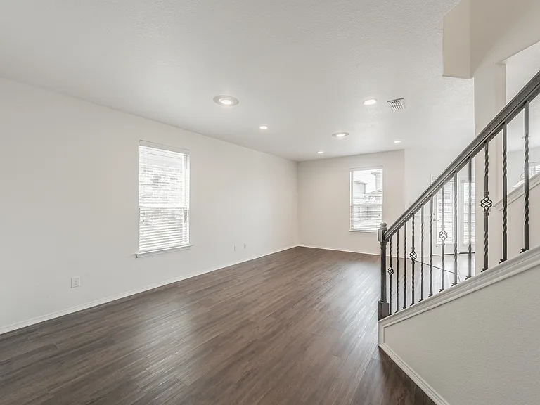 6268 Topsail Dr — Photo 7