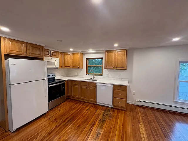 3 bed, 950 sqft, $2,750 — Photo 2