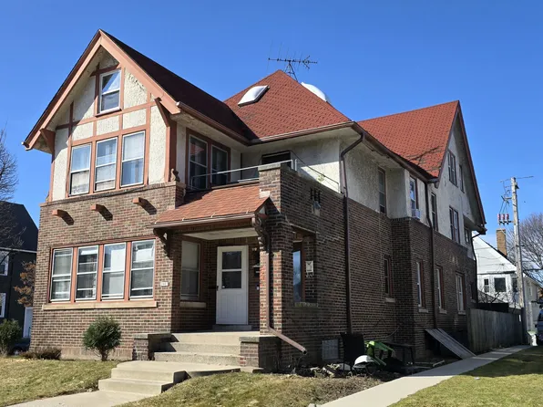 2905 N Farwell Ave, Milwaukee, WI 53211