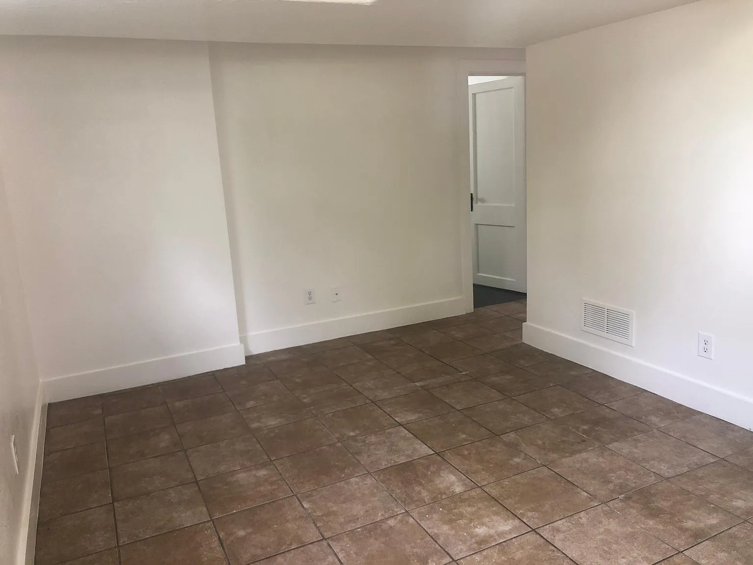 2 bed, 900 sqft, $1,100 — Photo 3