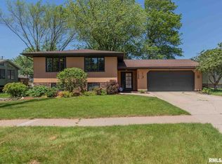1136 14th St, De Witt, IA 52742