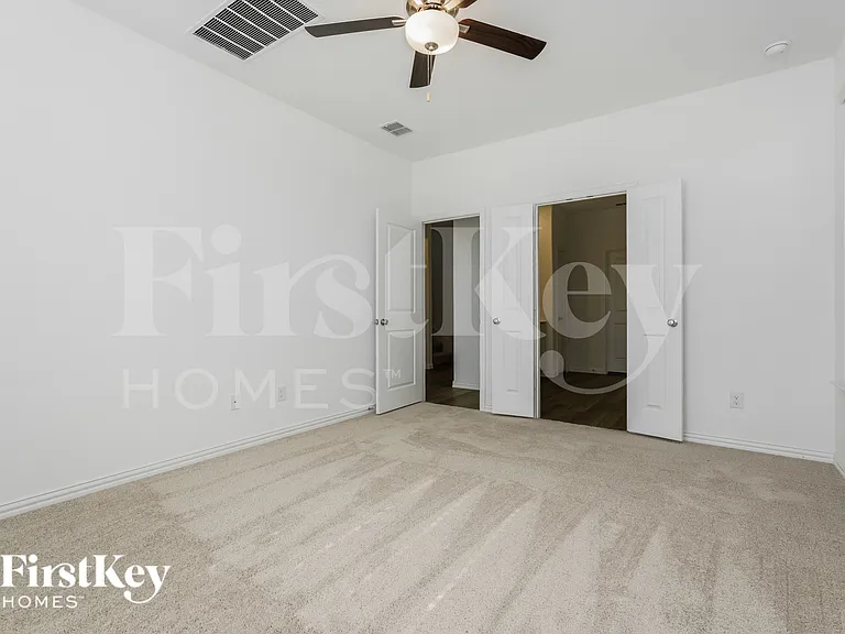 2528 Northcote Dr — Photo 15