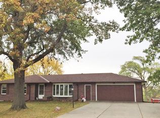 10130 Weeks Dr, Lincoln, NE 68516
