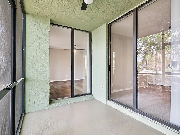 Lakeside Glen Apartments — Photo 18