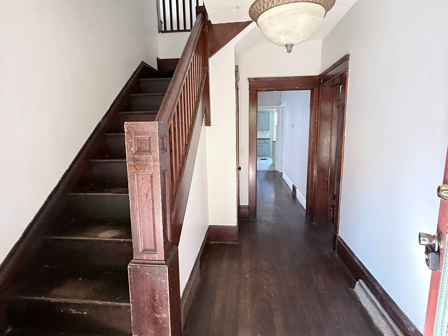 3 bed, $1,200 — Photo 2