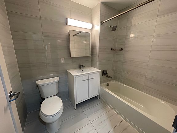 4th image of 91-09 Roosevelt Ave #308