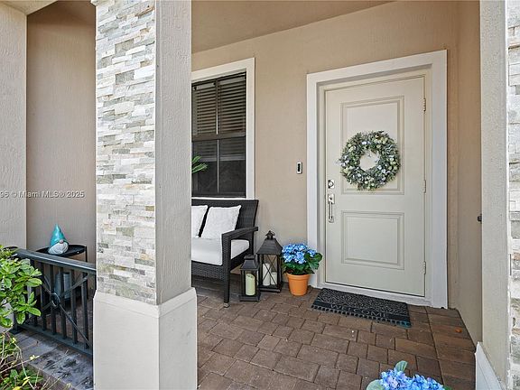 4th image of 5420 SW 14th Ct