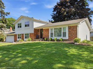 5569 Tadworth Pl, West Bloomfield, MI 48322