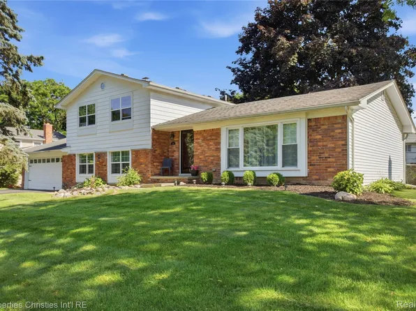 5569 Tadworth Pl, West Bloomfield, MI 48322
