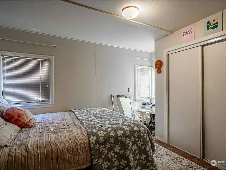 312 S Bradley St — Photo 5