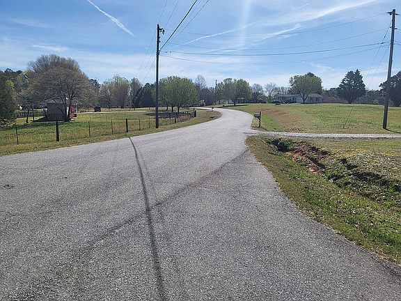 PRIVATE AND QUITE END OF ROAD