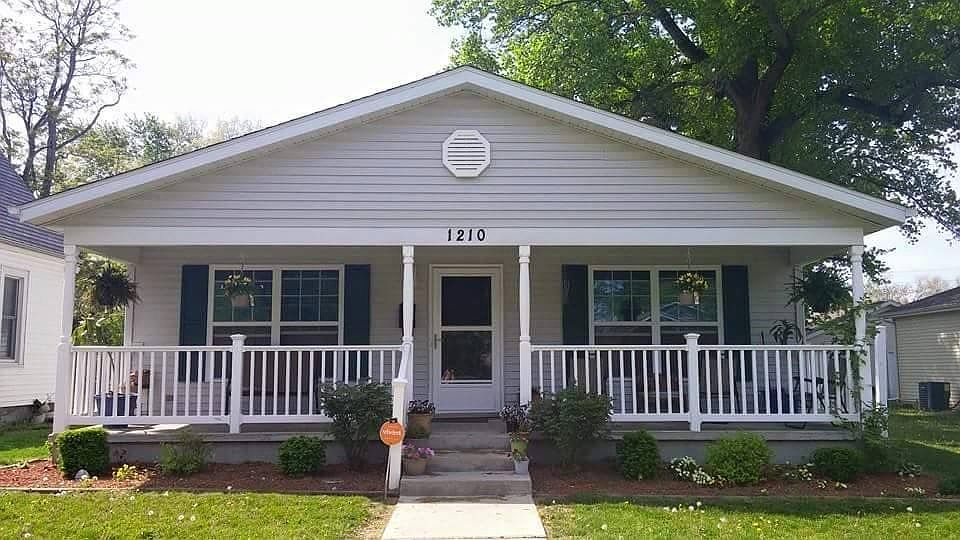2nd image of 1210 E Jackson St