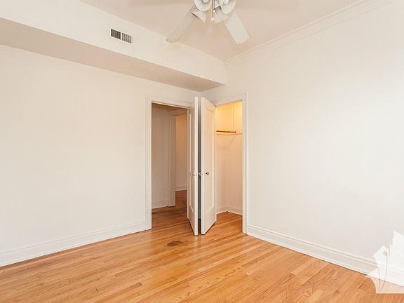 4th image of 2205 W Montrose Ave