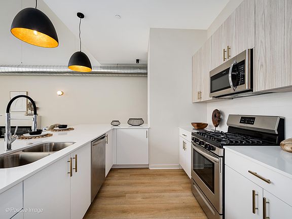 5th image of 6340 W Belmont Ave #2B-2Ba-1075Sqft