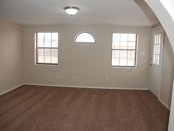 4th image of 1070 Aspen Dr SE