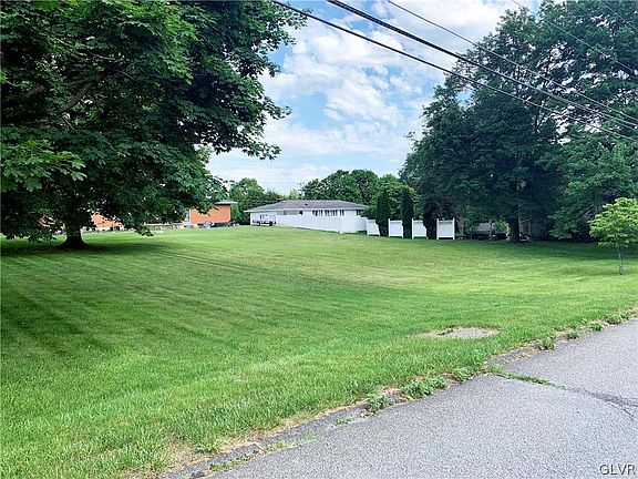 3rd image of 289 Eisenhart Blvd