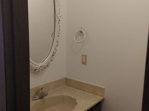 4th image of 618 Boxwood Dr APT 3