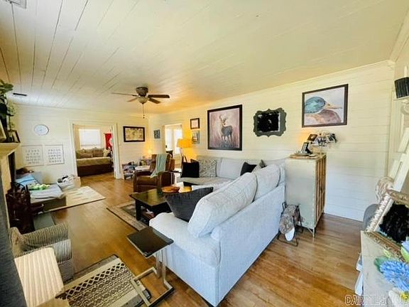 5th image of 510 W Wood Ave