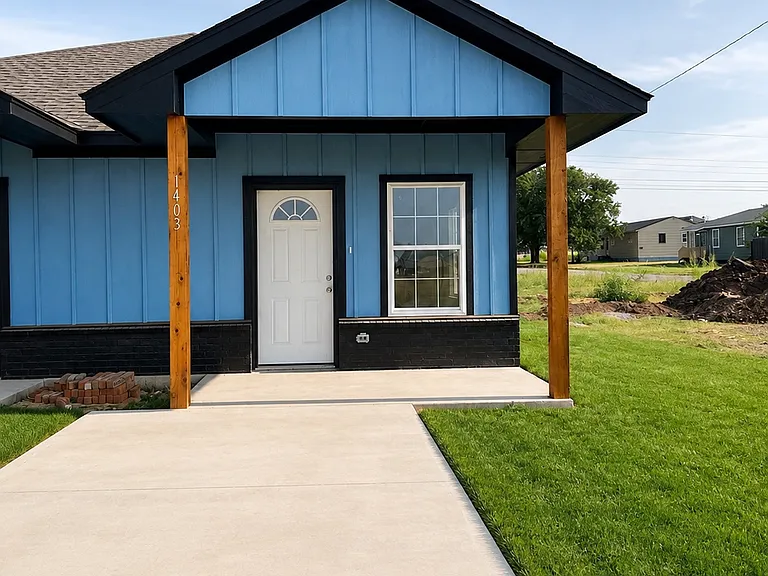 1405 SW Bishop Rd — Photo 2