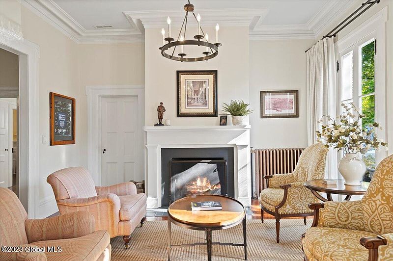 5th image of 129 Circular Street