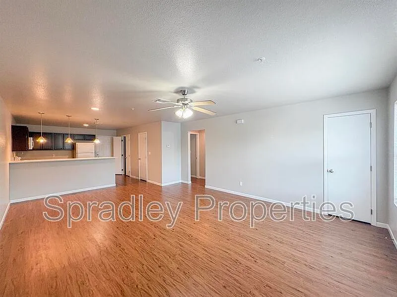 Midtown Apartments — Photo 2