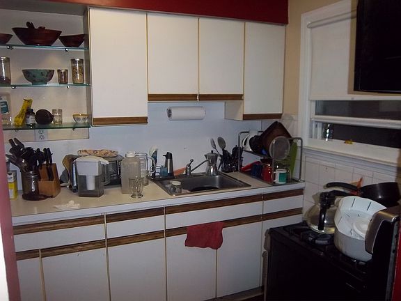 5th image of 3015 Laconia Ave