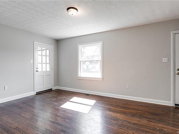 4th image of 3611 Garland Ave