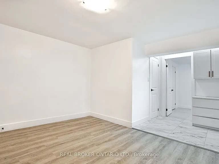 252 6th St #6 — Photo 6