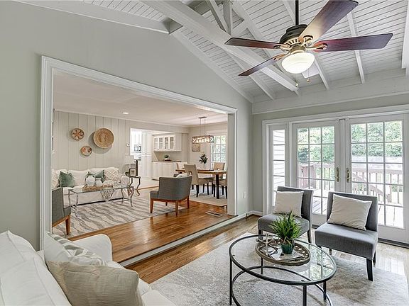 4th image of 3173 Parkridge Cres