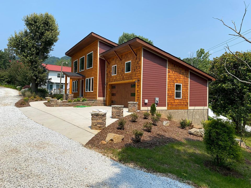 Front view of driveway and garage.