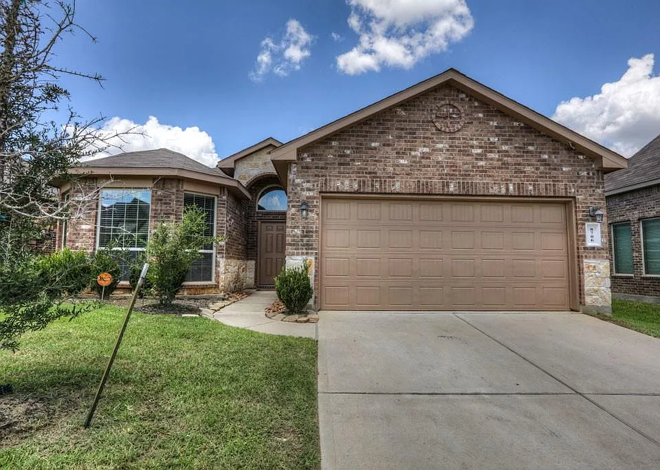 8706 Alicia Dr