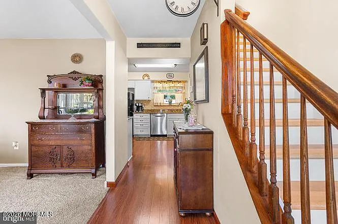 102 Massey Dr — Photo 2