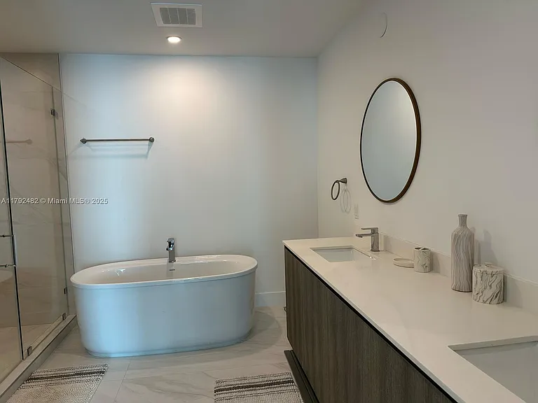 17550 Collins Ave #902 — Photo 12