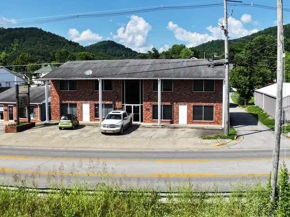 727 River Dr, Irvine, KY 40336