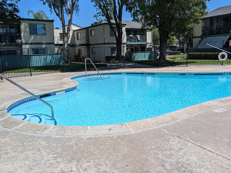 1817 E Grand Ave #38 — Photo 28