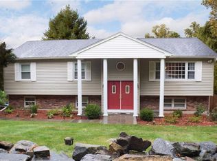 22 Harbor Ridge Rd, Danbury, CT 06811