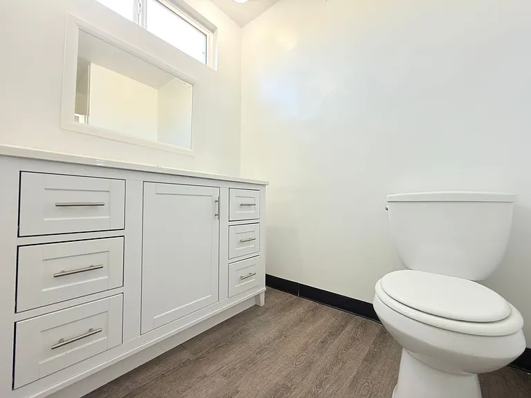 9845 Hayvenhurst Ave — Photo 17