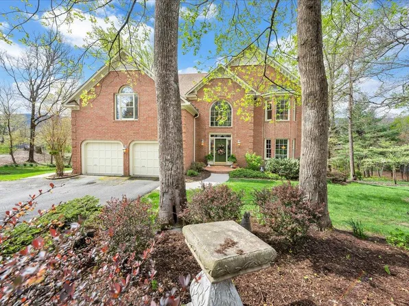 8115 Vista Forest Dr, Roanoke, VA 24018