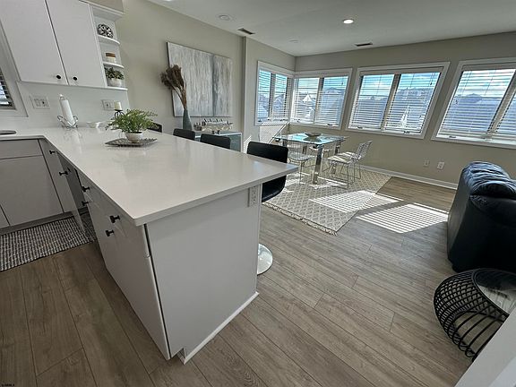4th image of 3 S Granville Ave APT 202