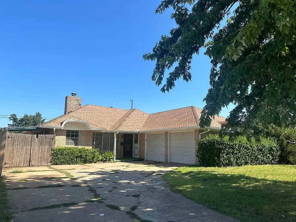 1105 NW 104th Ter