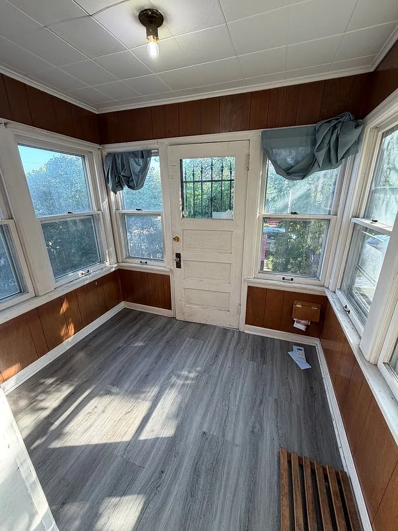 Available Immediately ! - 3 Bed 1 Bath Home! — Photo 2