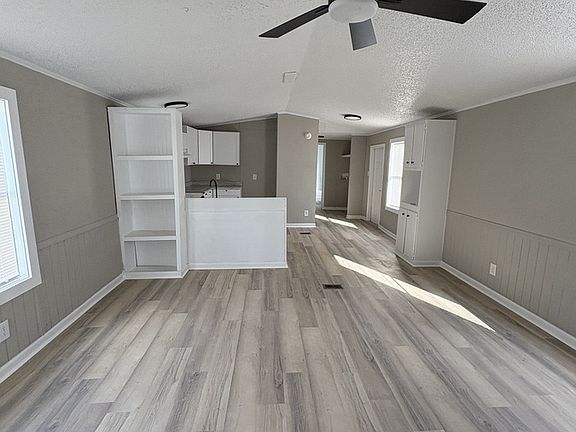 3rd image of 1305 N Floyd St Lot 39